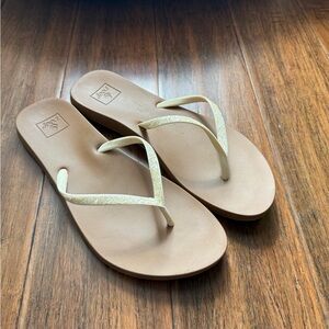 Roxy Women's Cream Sandals